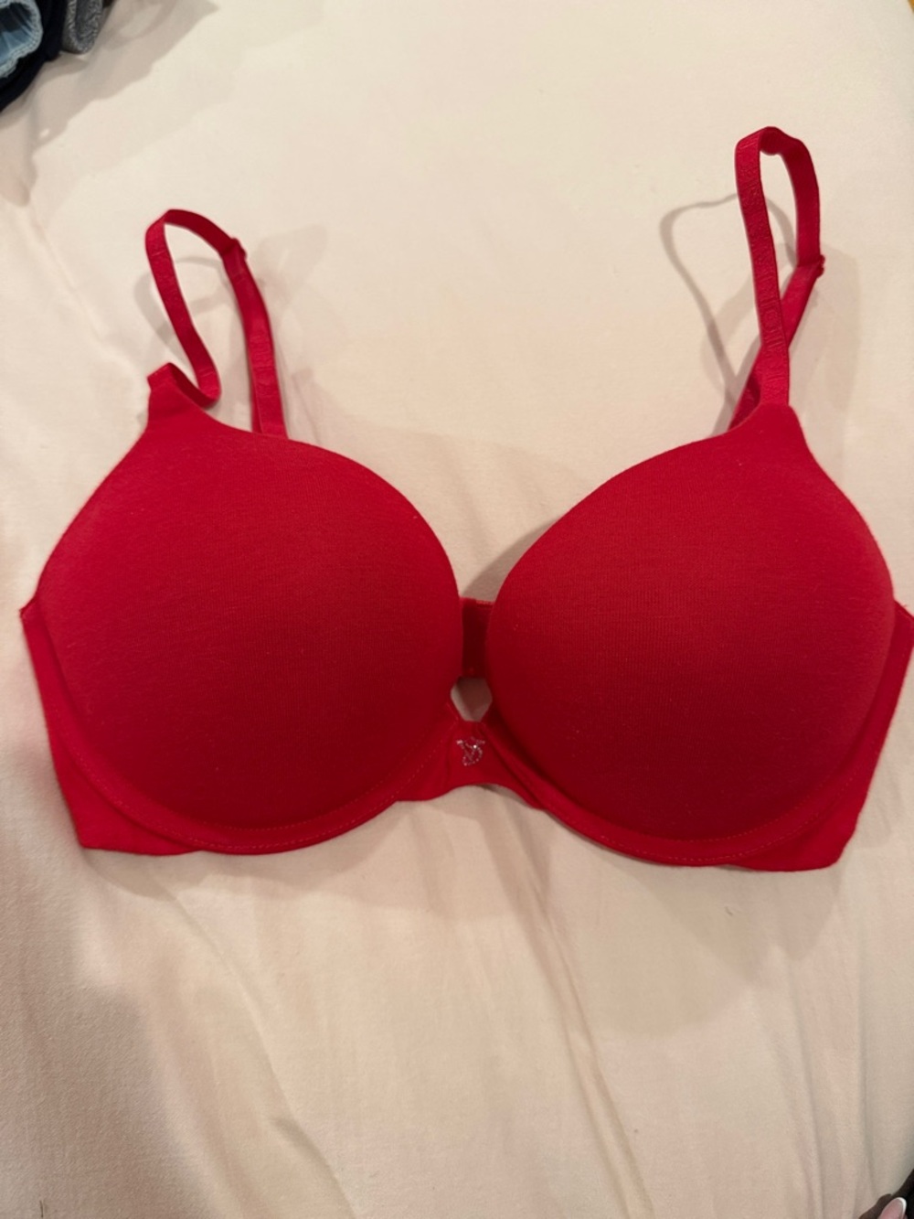 Victoria’s Secret Everyday Smooth Red T-Shirt Push-Up Plunge Bra  Size 32D